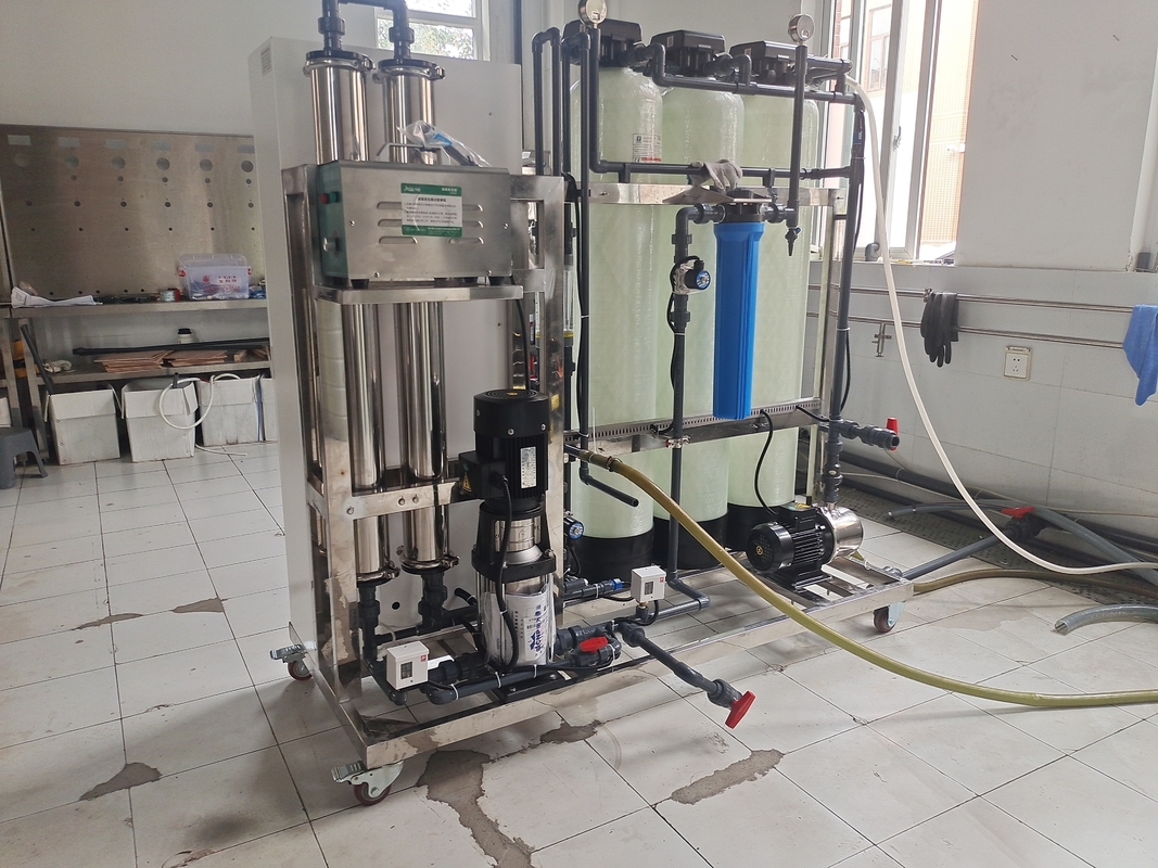 सिंगल पास 500LPH जल उपचार संयंत्र OEM Ro जल फ़िल्टर प्रणाली